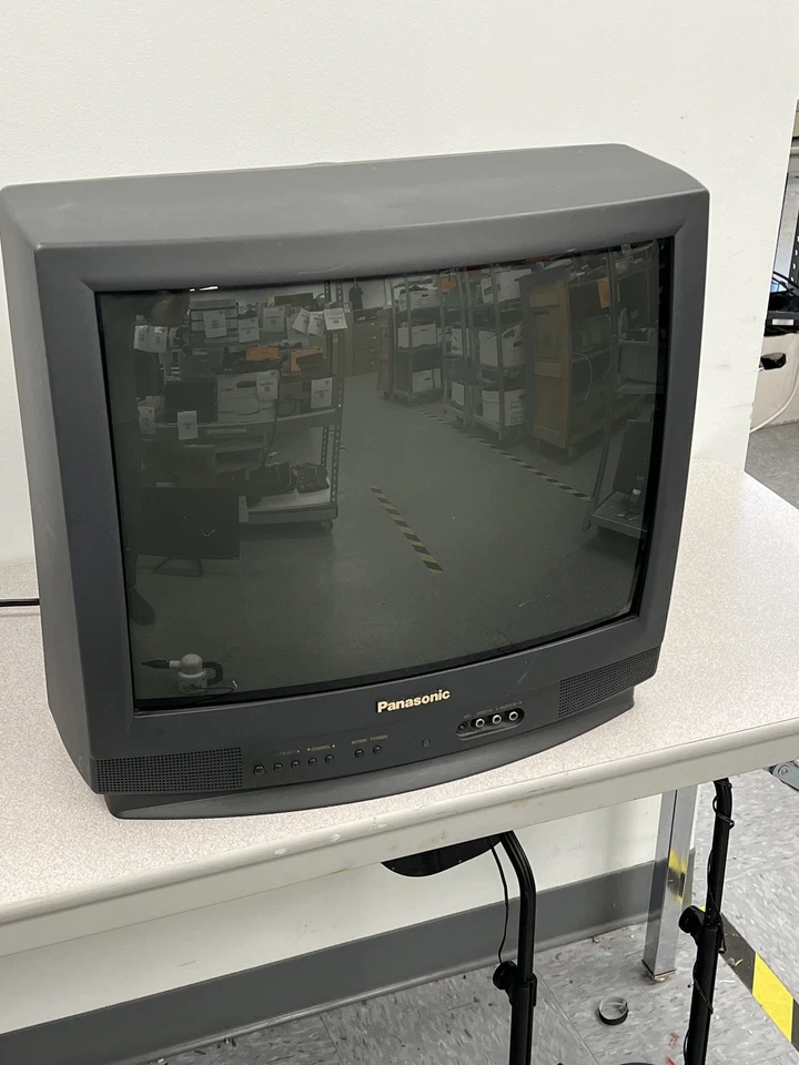 Panasonic 20” CRT TV Raro Retro Gaming TV Probado Sin Control Remoto Envío Gratis Foto 2 de 4