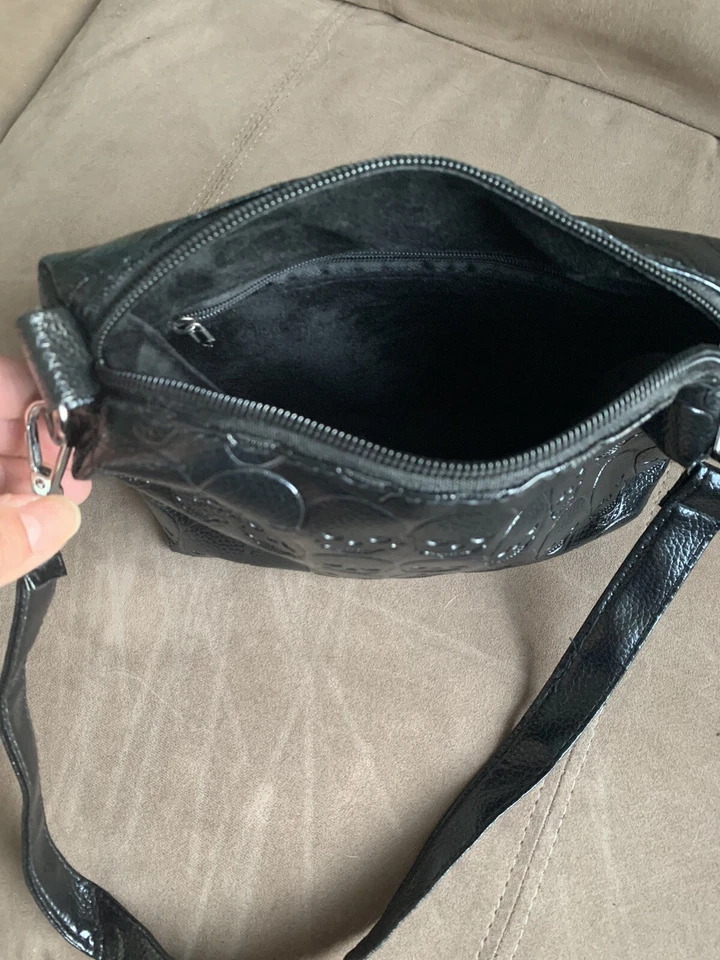 Conjunto de 3 bufandas y mini bolso hobo de hombro de cuero PU con estampado de calaveras para mujer Foto 4 de 4