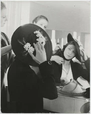 Alfred EISENSTAEDT: Mme Agnes, HATMAKER, PARIS, 1934 / PIX-K / VINTAGE /STAMPED