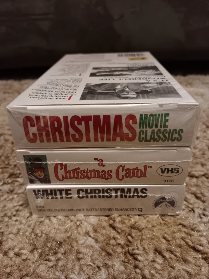 Classic Holiday Movies on Sealed VHS Lot White Christmas, A Christmas Carol - Image 3 of 4