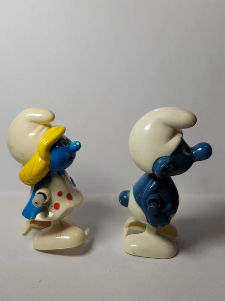 Vintage 1980 & 1982 Galoob Peyo Wind Up Walking Smurf and Smurfette Toy Lot Of 2 - Image 4 of 4