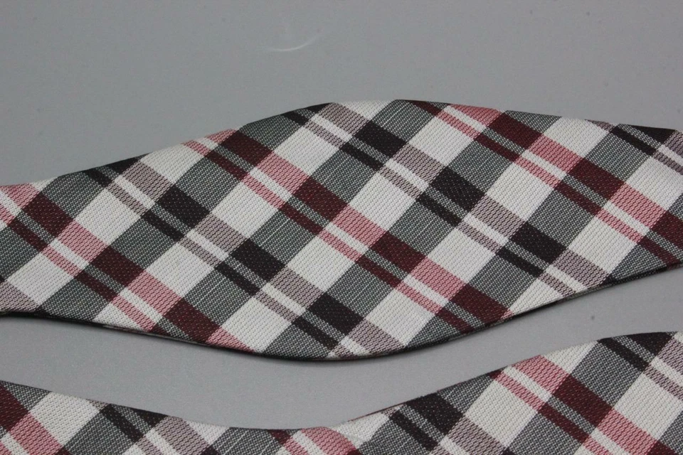 Pajarita de seda ajustable J FERRAR. Cuadros gris rojo púrpura Foto 2 de 3