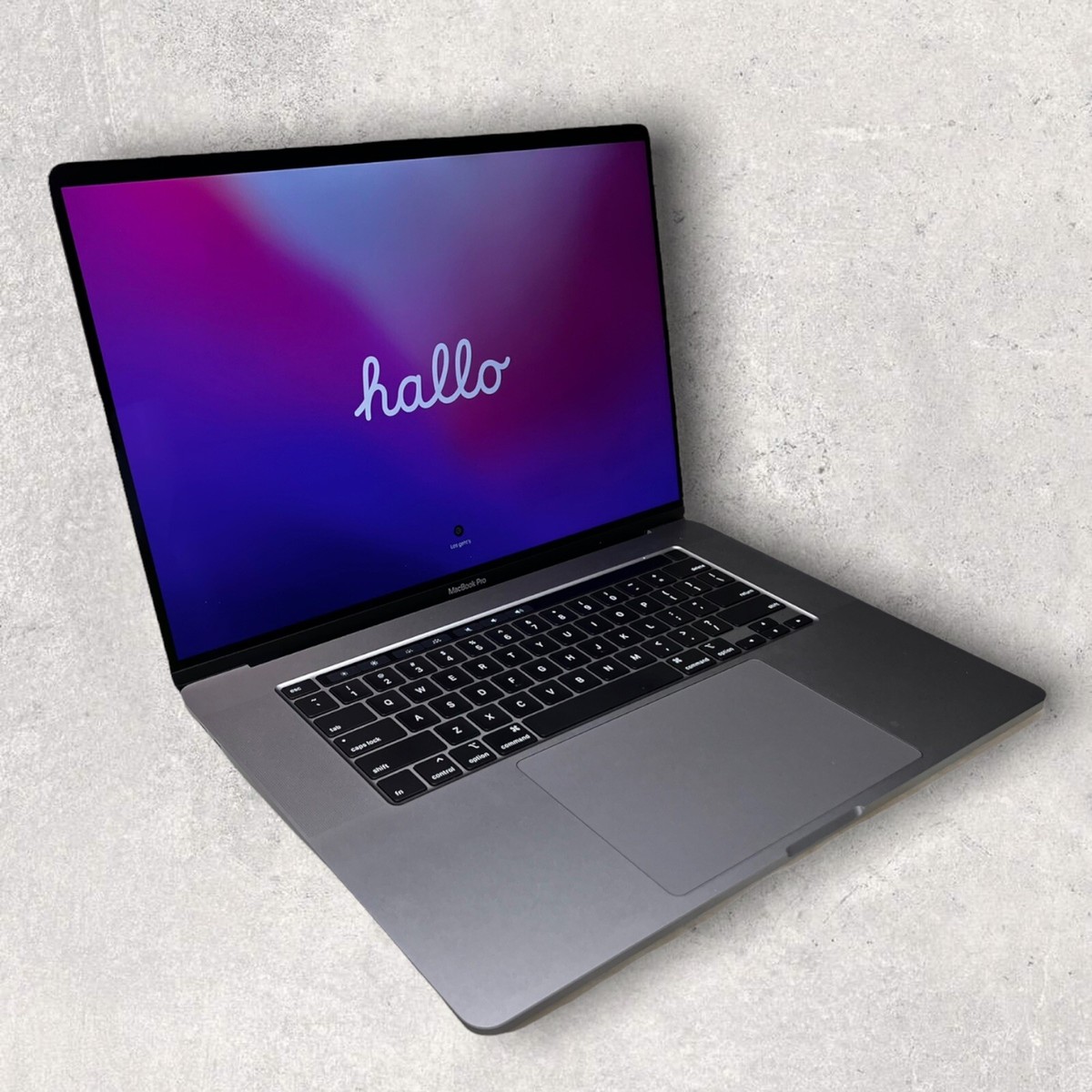 MacBook Pro 16” (2019) 2.4 GHz 8 Core, Intel i9, 32gb AMD