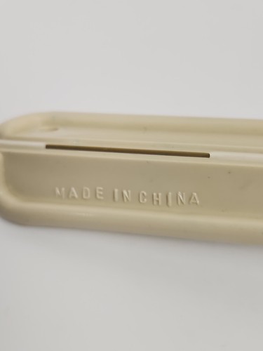 Vintage Beige Plastic Serrated-Edged Cake Cutter and Server - Picture 2 of 5
