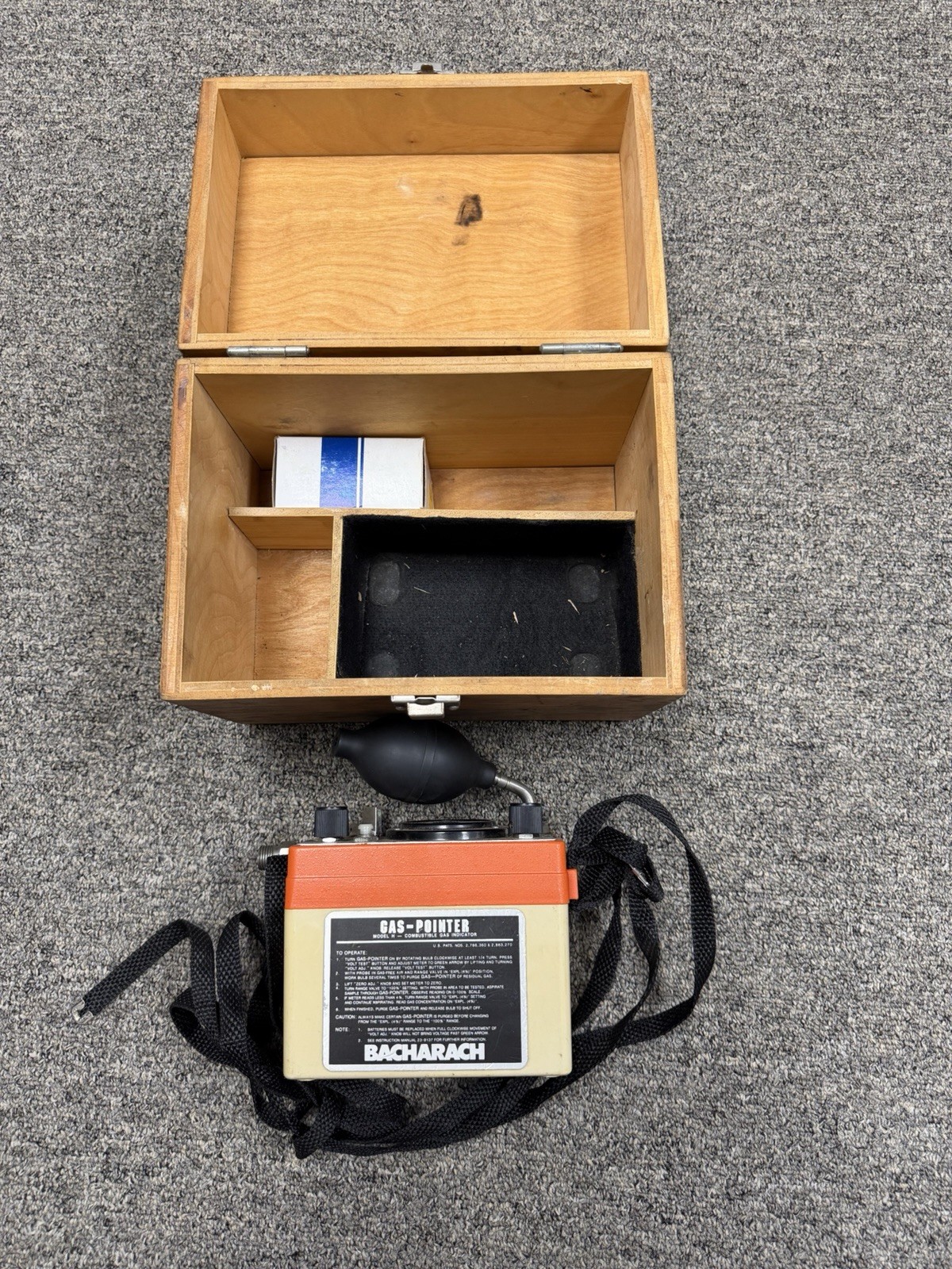 Vintage Bacharach GAS POINTER Type H Combustible Gas Leak Detector w/wood case
