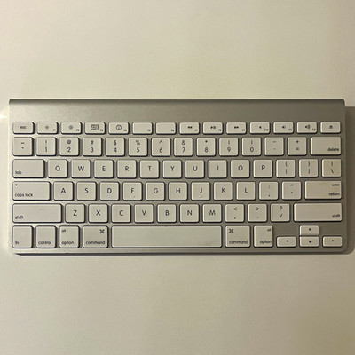 Apple Wireless Keyboard A1314 Bluetooth kabellos QWERTY EN Alu Silber/Weiß