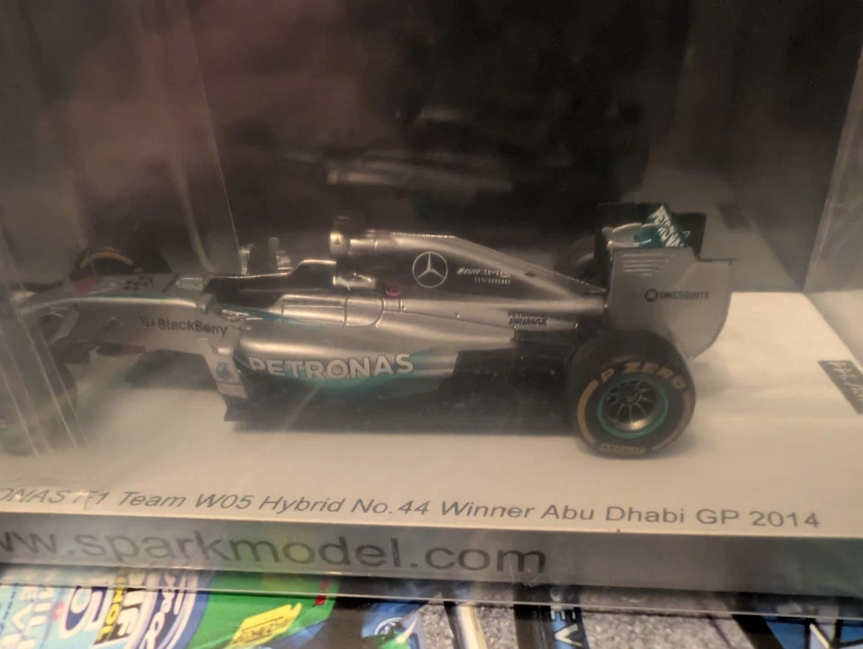 Spark 1:43 Mercedes-AMG W05 Abu Dhabi GP Hamilton SP642 OVP Neu - Bild 4 von 4