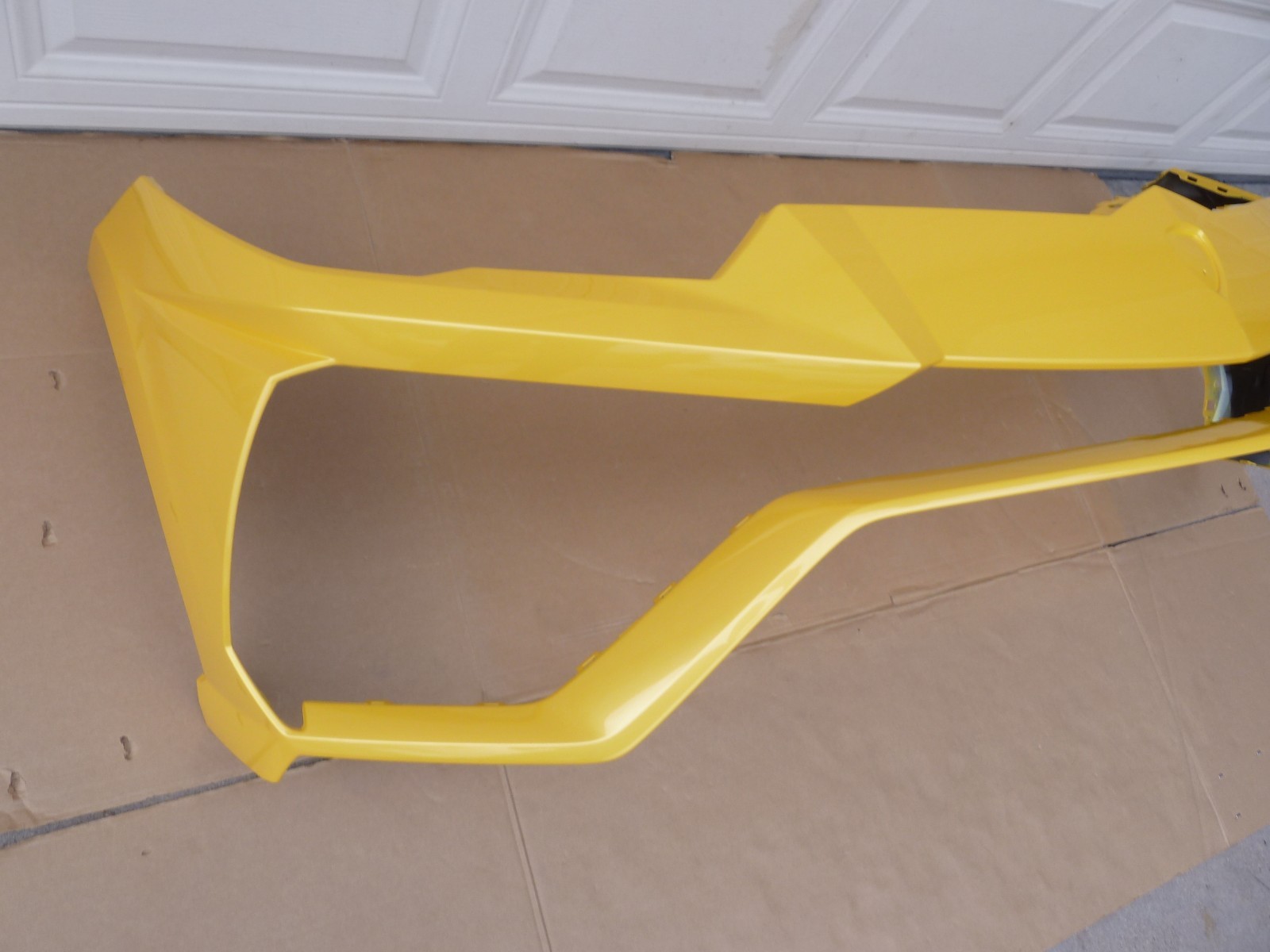 19-23 Lamborghini Urus Front Upper Bumper Cover Skin OEM Yellow Facia Damaged