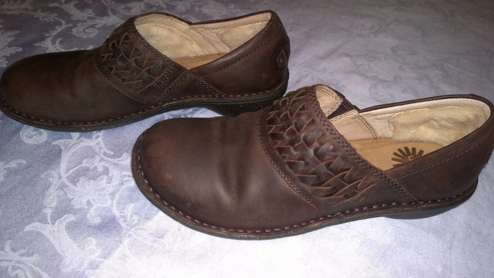 Mocassini slip on donna UGG pelle di pecora foderati sherpa pelle marrone