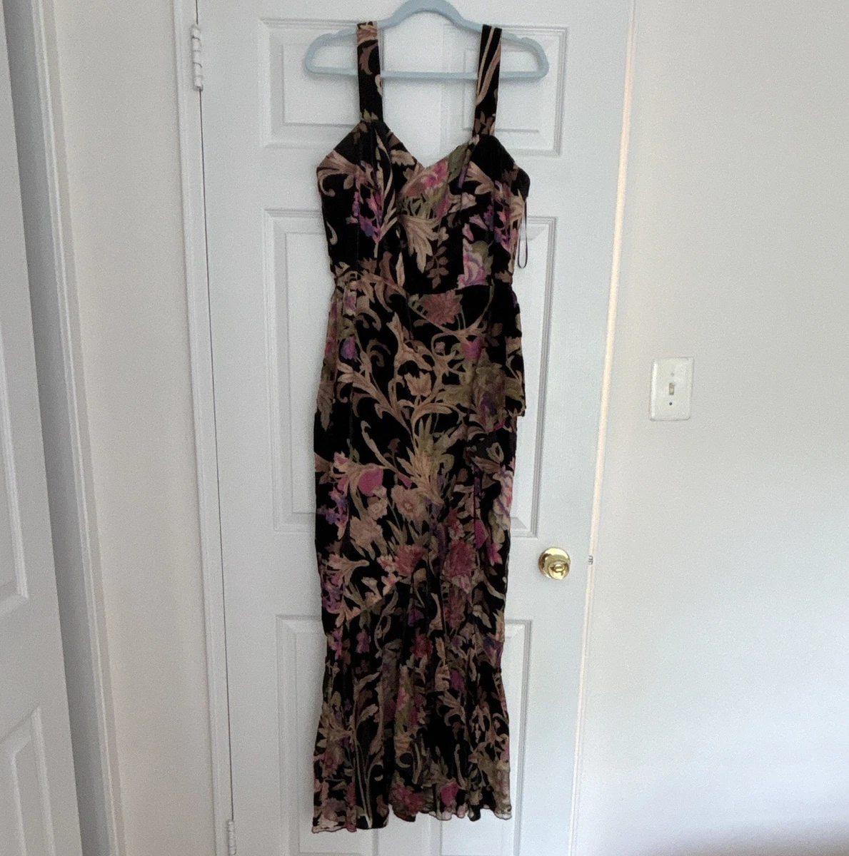 short white mini dress Ives Front Tie M complete_the_look_review_uk 5’7/170cm without heels Color:Bitter Chocolate A black dress for
