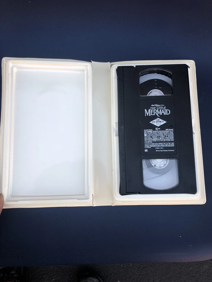 Disney VHS of “The Little Mermaid” VHS #913 BLACK DIAMOND with BANNED COVER - Image 2 of 4