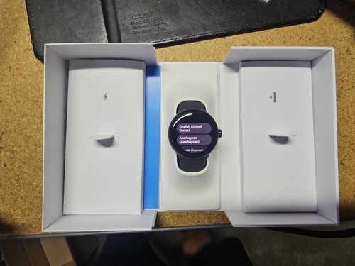 Google Pixel Watch 2 41mm Matte Black Aluminum Case with Obsidian Black Silicone - Photo 3 sur 3