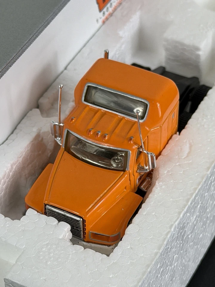 NIB Matchbox Collectibles Yellow Freight Systems MACK Tractor Trailer - Image 4 of 4