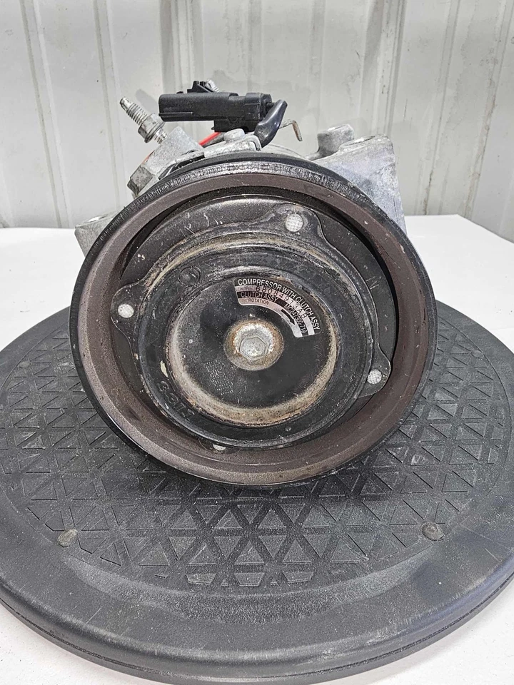 Compresor de aire acondicionado Dodge Avenger 11-14 3,6 L solo 70944 millas 68084913 AC Foto 3 de 4