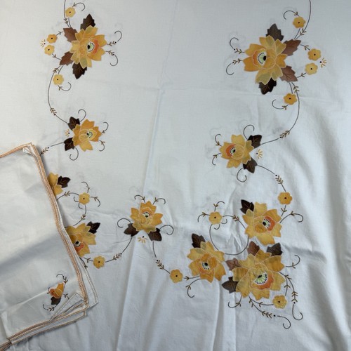 Vintage Fine Cotton Applique Fall Floral  Tablecloth 69” x 100” (11) Napkins