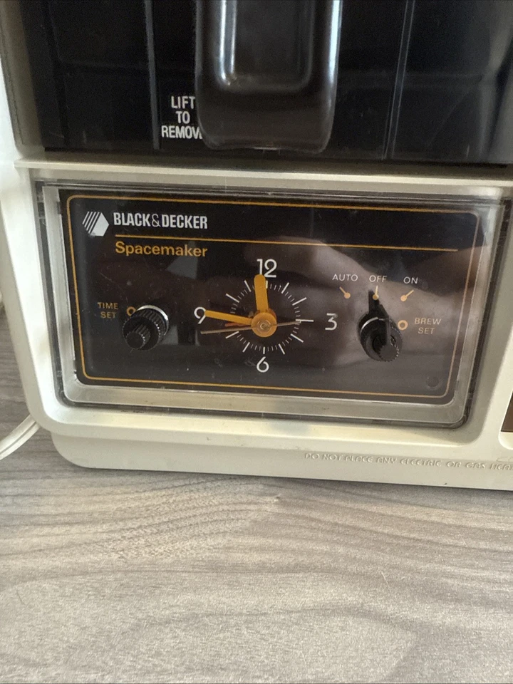 Vintage Black & Decker Spacemaker Under Cabinet Coffee Maker Model SDC2D  - Image 2 of 4