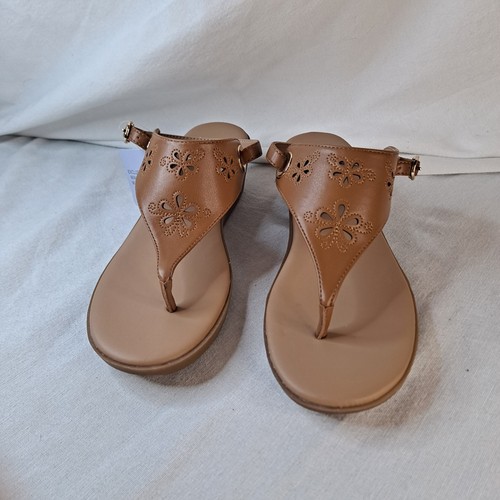 Aerosoles Women's 7.5 Sandals Thong Faux Leather Tan Wedge Perforated