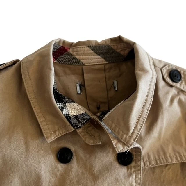 Vestido de trinchera Burberry para niños y niñas en color tostado Foto 4 de 4
