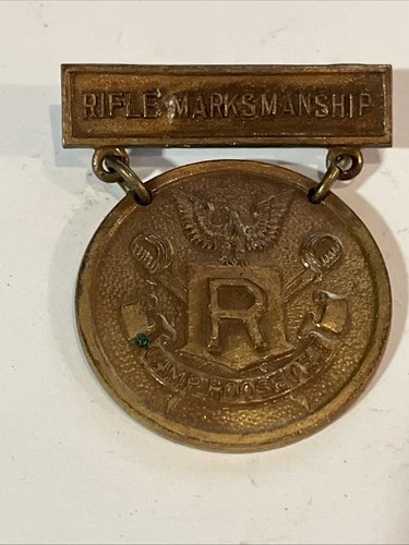 WWII 1940's Camp Roosevelt Shooting Badge Rifle Marksmanship Medal