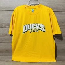 Oregon Ducks Shirt Puffy Decal Size Medium NCAA Yellow EUC