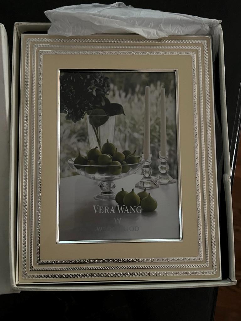 VERA WANG  フォトフレーム イエロー•シルバー Amazon.co.jp: WEDGWOOD Gift with Love Vera Wang Photo Frame 4.9 x