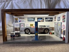 Diorama 1:18 Werkstatt BMW 508 komplett Ausstattung Hebeb&uuml;hne Modellbau LED