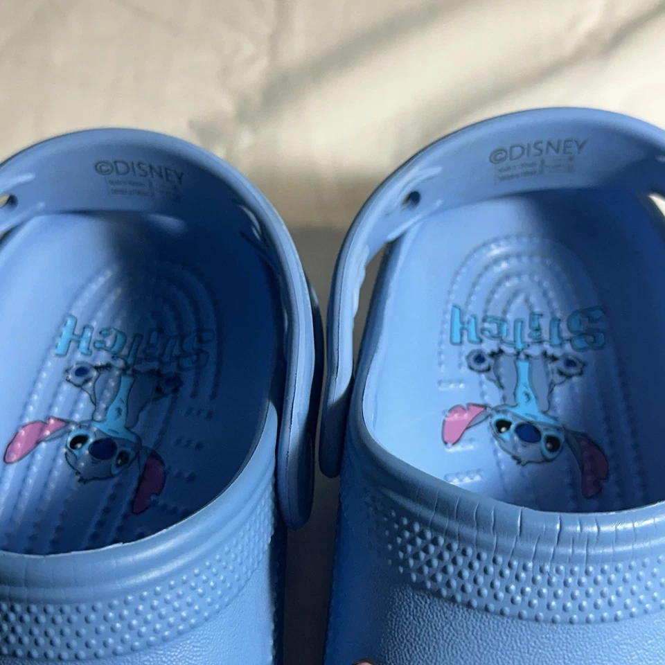 Zueco clásico Crocs Disney Stitch para niños talla J3 buen estado usado Foto 3 de 4