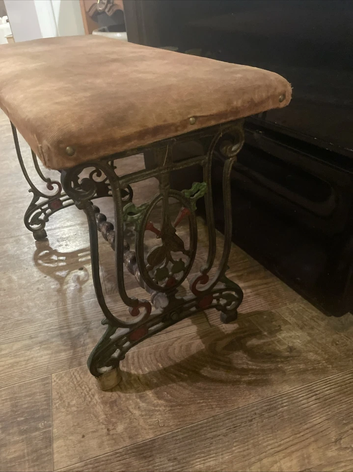 ANTIGUO BANCO VICTORIANO VENTANA O TOCADOR DE HIERRO FUNDIDO CON ASIENTO DE TERCIOPELO - MUY RARO Foto 4 de 4