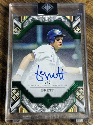 George Brett 2025 Topps Transcendent EMERALD On Card Auto 5/5 HOF!
