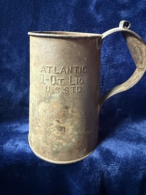 Atlantic 1-QT Antique Motor Oil Container U.S.S.T.D (Very Rusted on Inside)