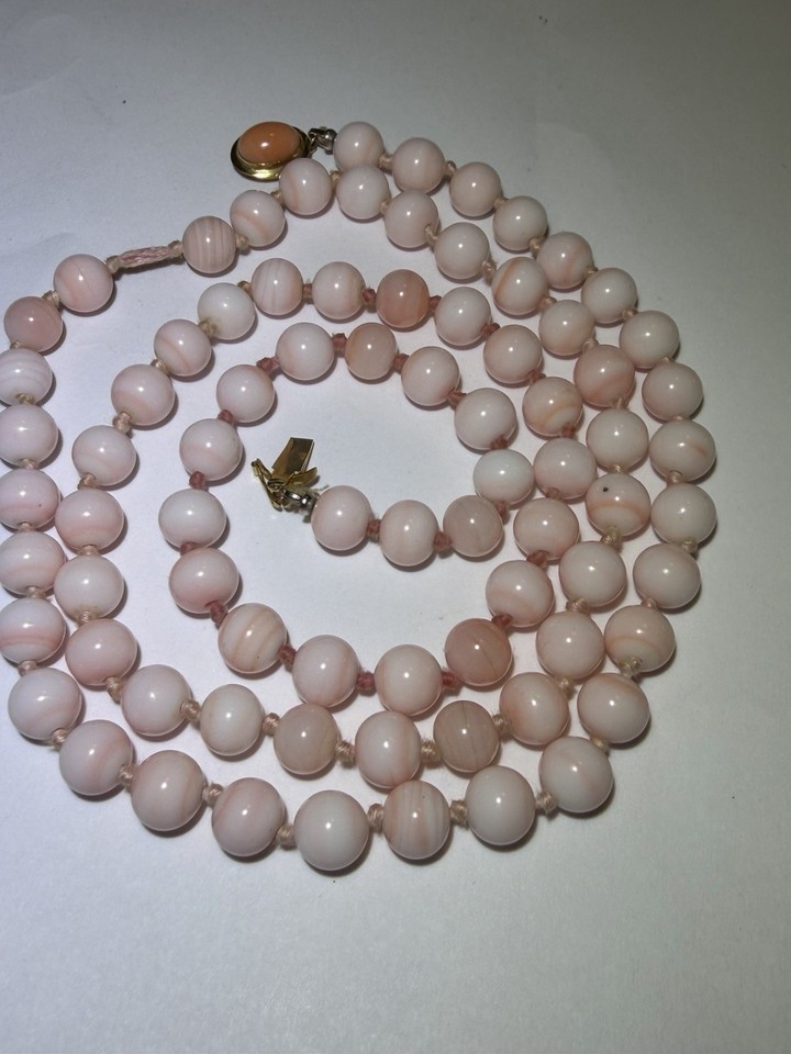 VINTAGE KNOTTED QUEEN CONCH SHELL BEAD NECKLACE 14k GOLD CLASP CABOCHON ...