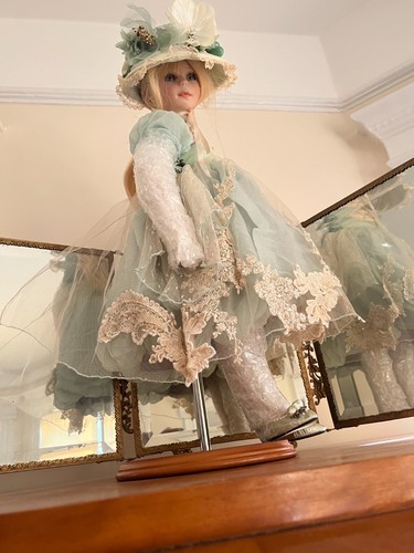 MUNDIA "JOSEPHINE" CHRISTINE ET CECILE Blue Eyes Blonde Hair 20" Doll W/ Stand - Picture 3 of 14