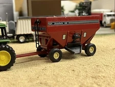 1/64 Unverferth 530 Grain Gravity Wagon Red Spec Cast