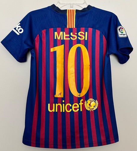 Camiseta de fútbol Lionel Messi #10 FC Barcelona FCB niño talla pequeña (8) DAÑOS - Imagen 4 de 10