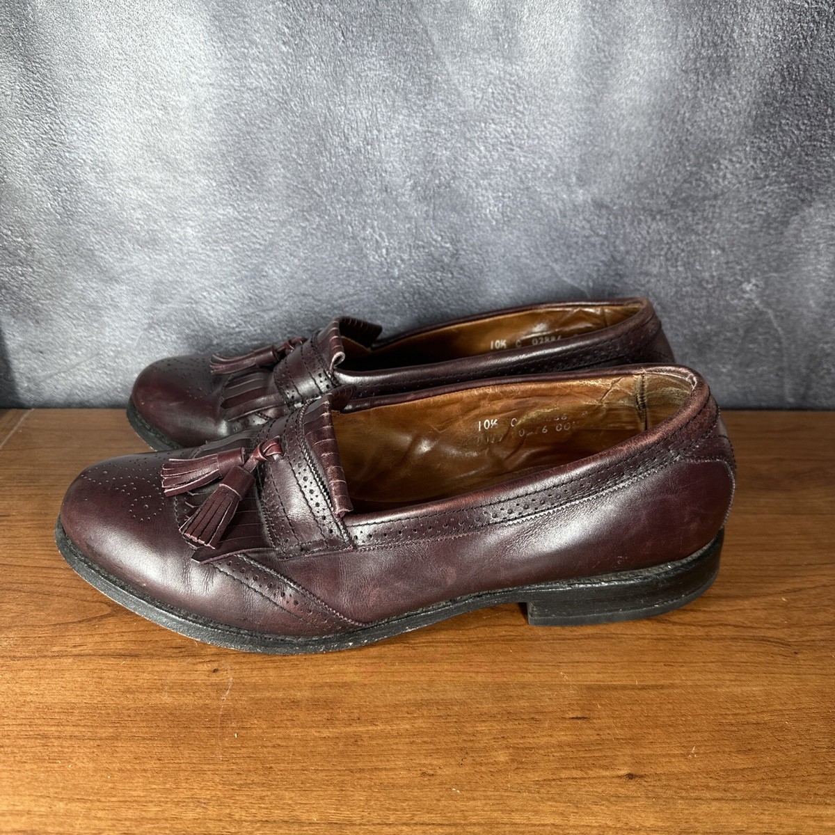 Allen Edmonds Mens Bridgeton Kiltie Tassel Loafers Burgundy  display picture 2