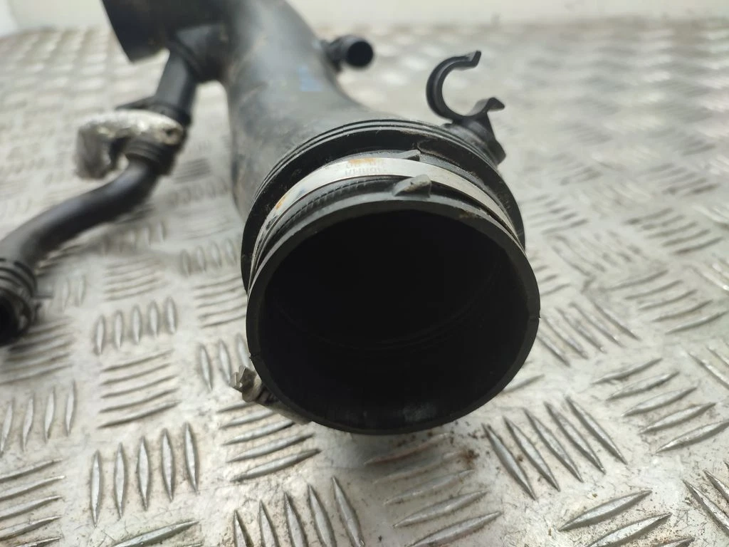 Peugeot 308 2019 Petrol turbo air intake inlet pipe hose 
