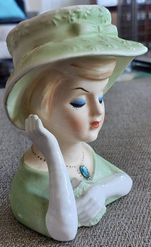 1950'S FORMAL LADY HEAD VASE FLORAL HAT LONG GLOVES & GEM STONE NECKLACE - Picture 7 of 12