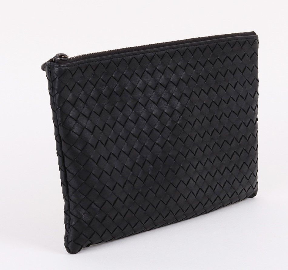 【Bottega Veneta】Clutches Men Leather（関税込み） Bottega Veneta Intrecciato Black Small Clutch Bag 27518821