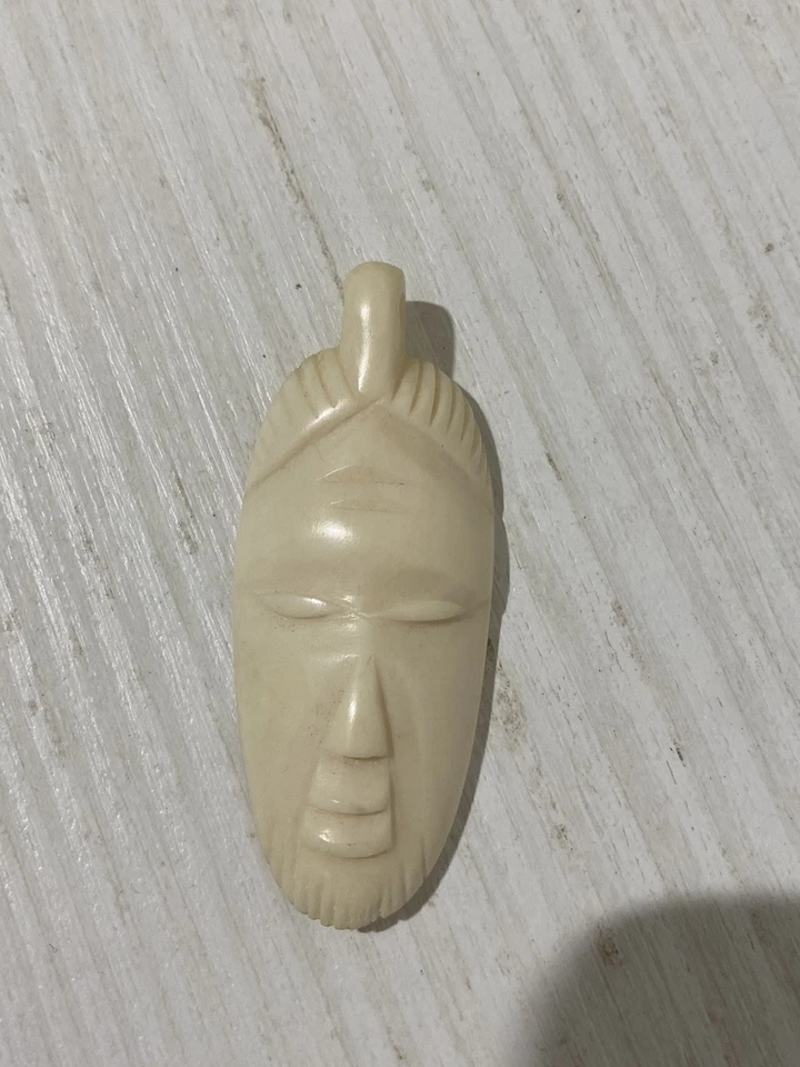 ciondolo pendente in osso intagliato a mano africano tribale - Immagine 3 di 4