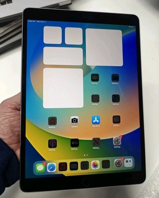 Excellent Apple iPad Pro 10.5'' 1st Gen 64GB Wi-Fi  BH90%. #i326