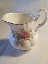 ROYAL ALBERT "Moss Rose" -Milchkännchen- selten / RAR