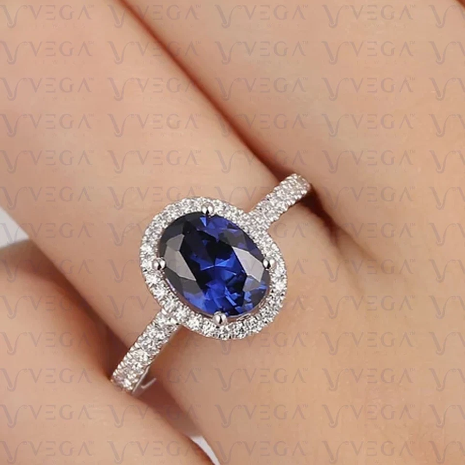 Anillo de mujer con halo de diamantes de zafiro natural forma ovalada de 4,80 quilates enchapado en oro blanco de 18 quilates Foto 4 de 4