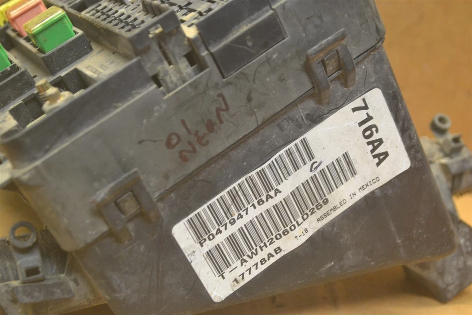 00-01 Dodge Neon Fuse Box Junction OEM P04794716AA Module 756-14b4  - Image 2 of 4