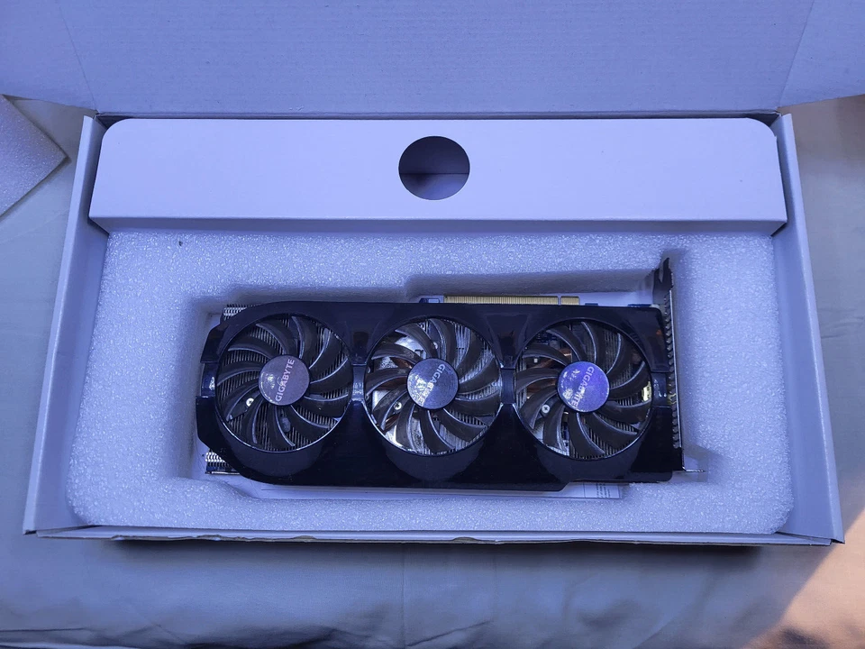 GIGABYTE AMD Radeon HD 7970 GV-R797TO-3GD REV: 2.1 Graphics Card FOR PARTS BOX - Image 3 of 4