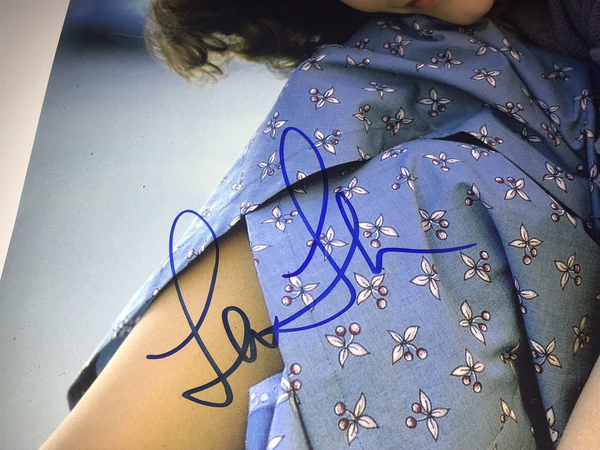 Lea Thompson Signed Autographed 11