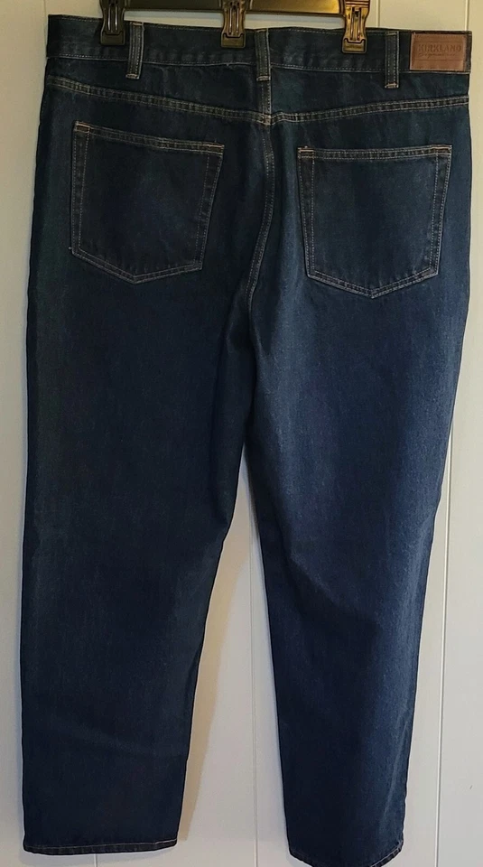 Pantalones de mezclilla Kirkland Signature para hombre 38x30 azul algodón lavado oscuro calce regular Foto 2 de 4