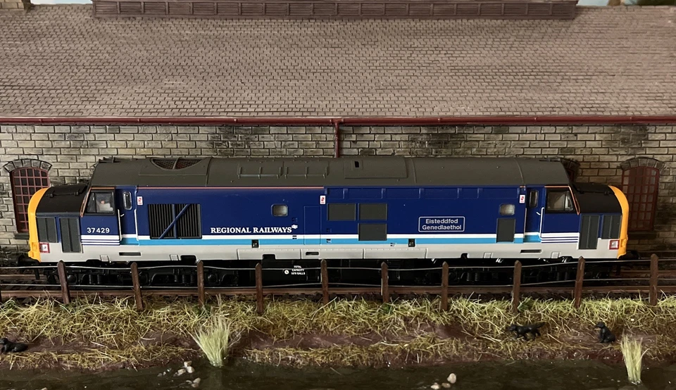 Bachmann 32-376 Regional Railways Class 37 Diesel 37429 Eisteddfod Genedlaethol - Image 3 of 4
