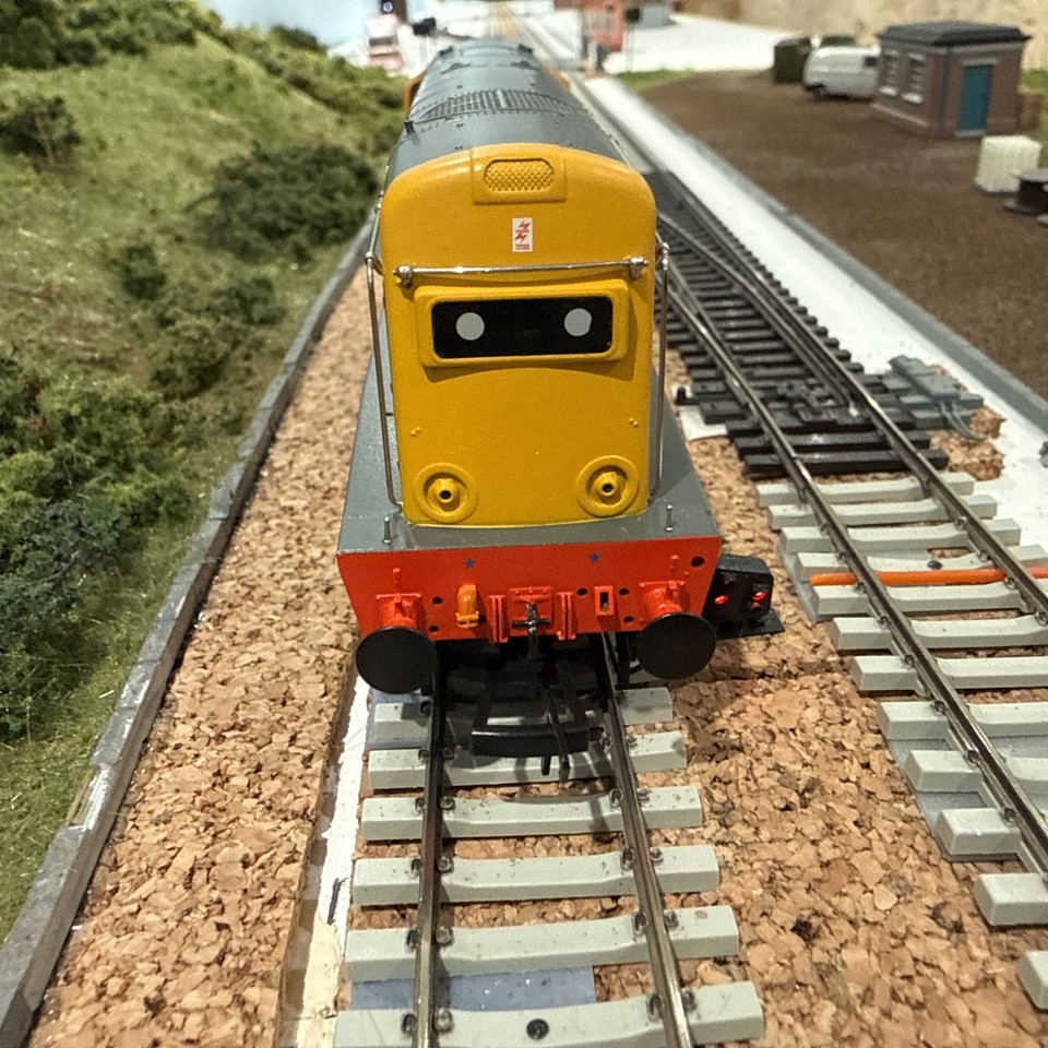 Bachmann 35-357 Class 20/0 BR Railfreight 20227 OO Gauge DCC Ready ...