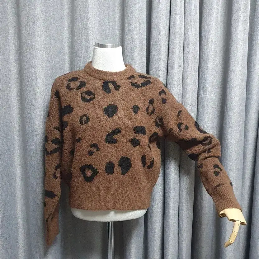 Leopard Pattern Round Neck Knit Sweater, Women's … - image 3