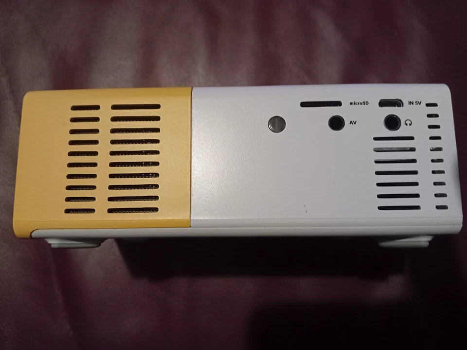 Excelvan YG300 Mini Portable LCD Pocket Projector. Never used. - Image 4 of 4